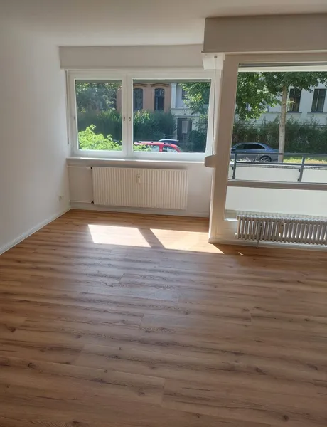 Frisch sanierte 1-Zimmerwohnung mit EBK und Balkon — photo 1